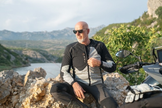 Pro X Air di Held, la “giacca-camicia” da moto che protegge anche dal caldo dell’estate